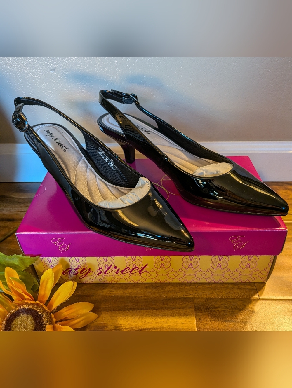 NWT! Easy Street Patent  Slingback Pumps in BLACK Size 11M - Picture 2 of 4